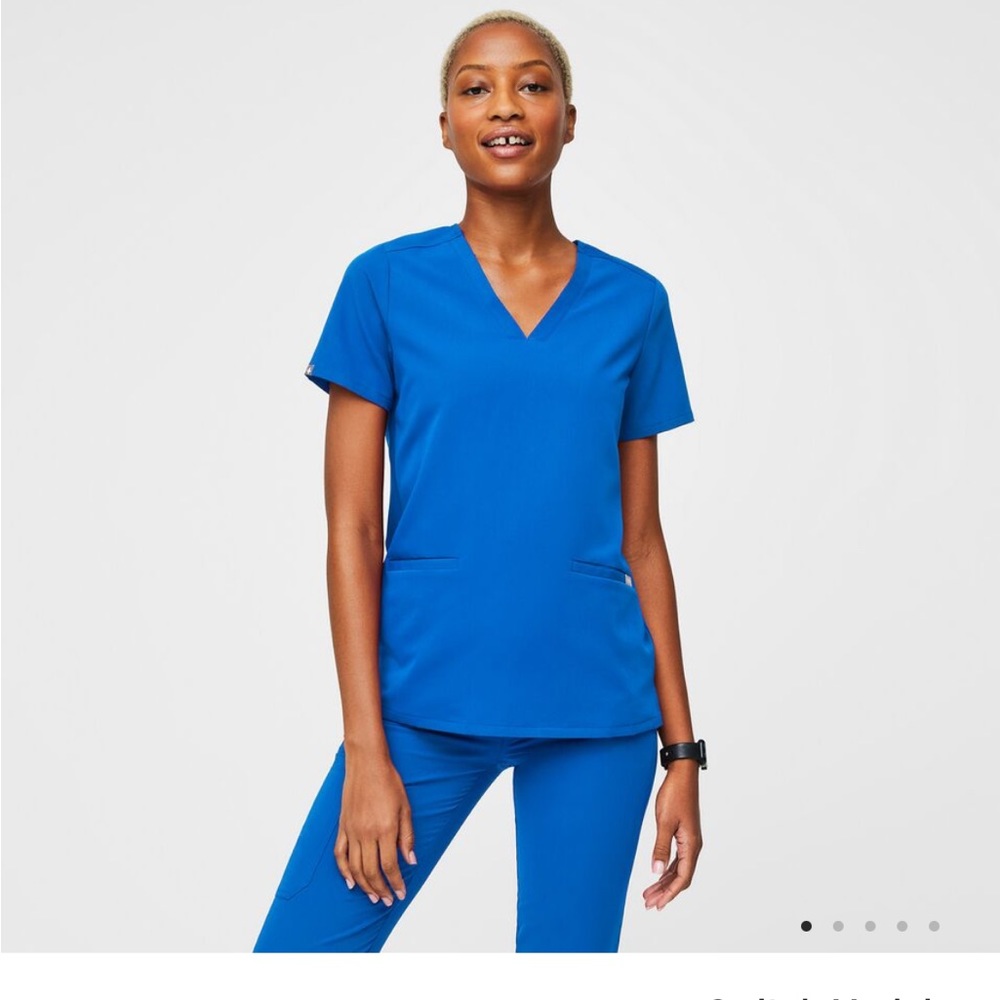 Women's Royal Blue Casma™ - Three-Pocket Scrub Top - L / Royal Blue